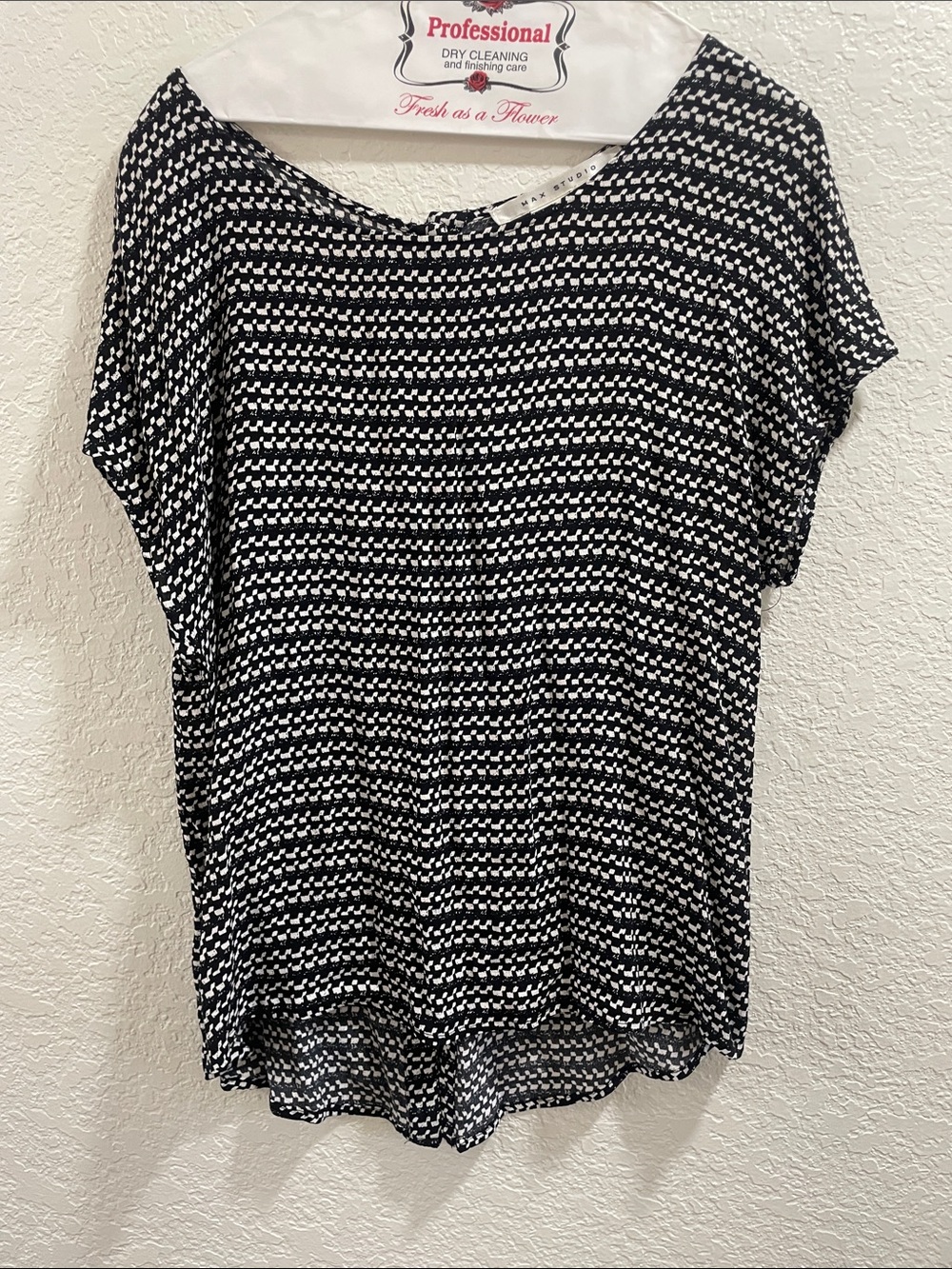 Max Studio back and white checked pattern